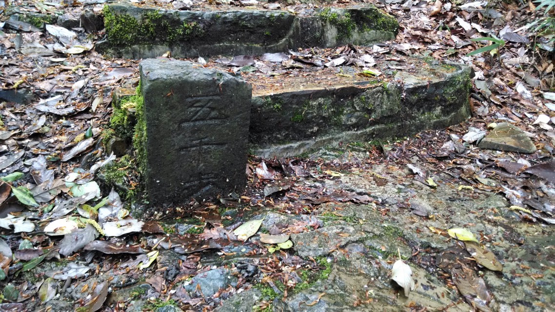 爬梵净山
