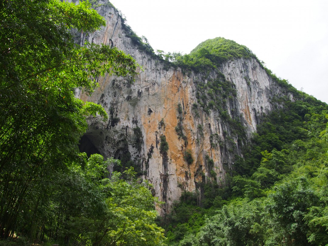 格凸河·穿洞