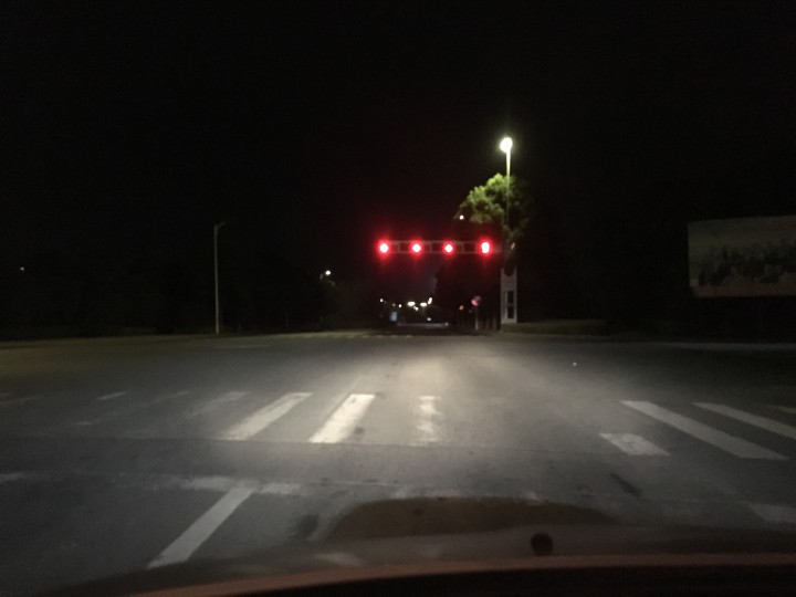 夜晚的红绿灯·接媳妇下班