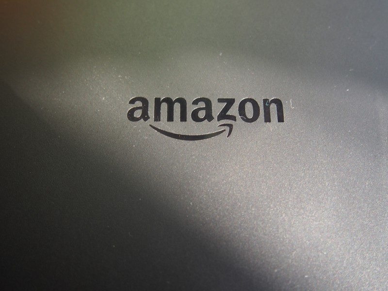 正面的 amazon logo