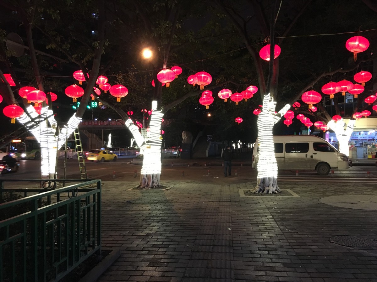 重庆市区马路夜景