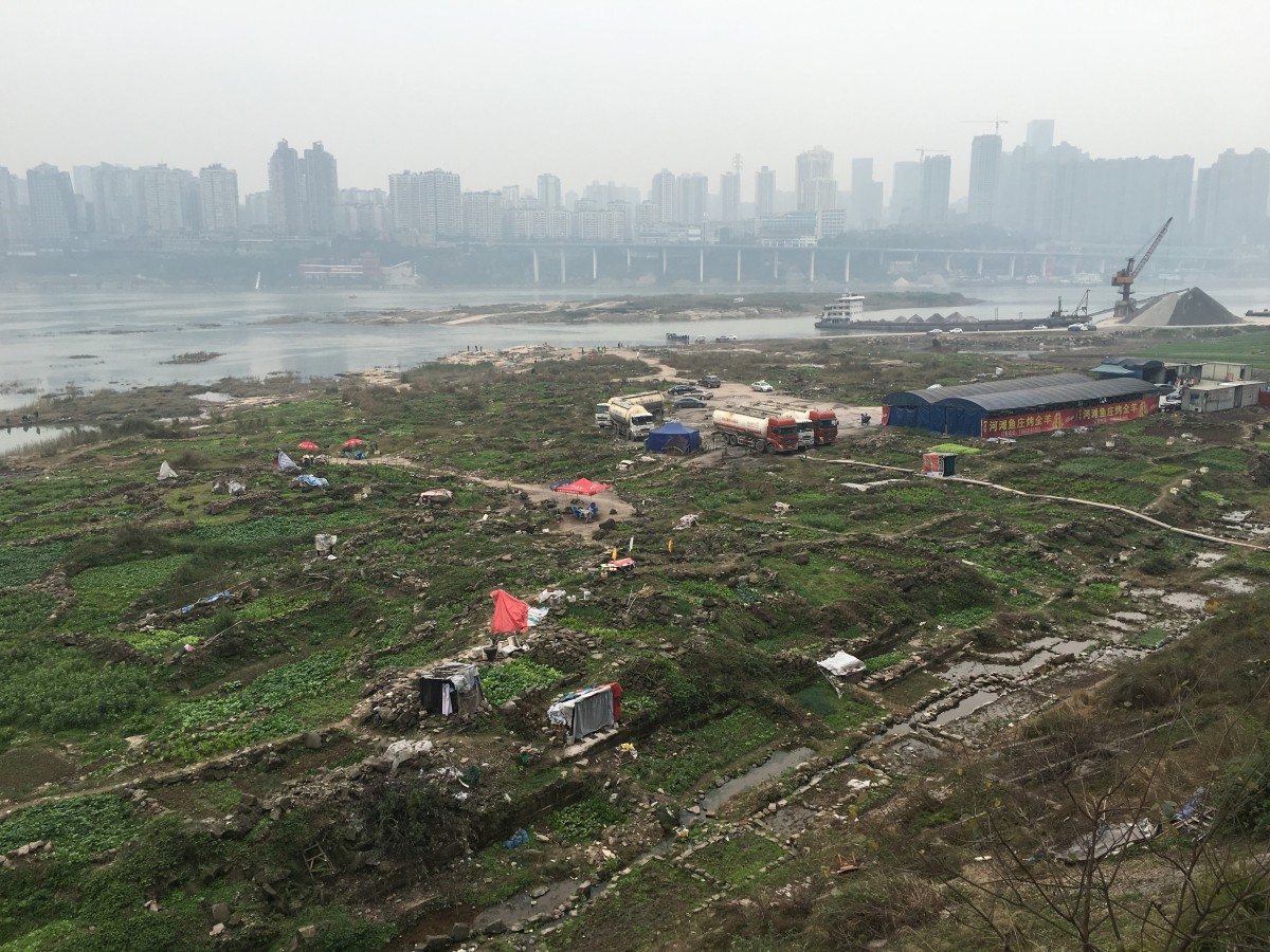 重庆鹅公岩大桥附近的长江