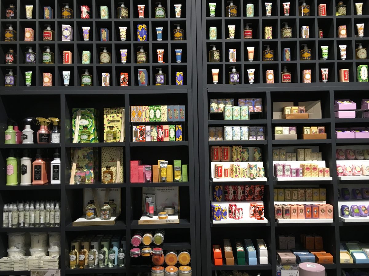 上海·商场·小件商品的陈列布展
