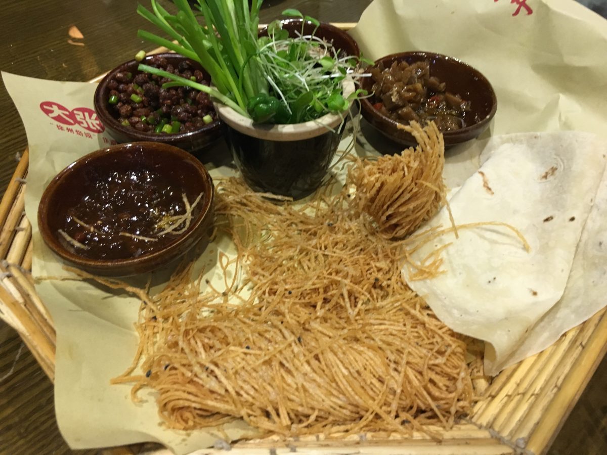 烙馍卷馓子