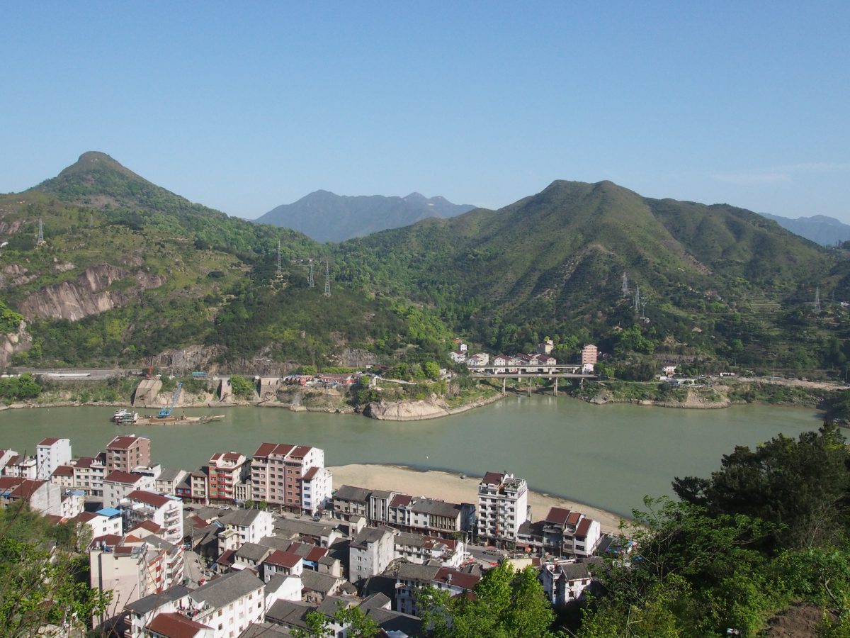 青田山峦