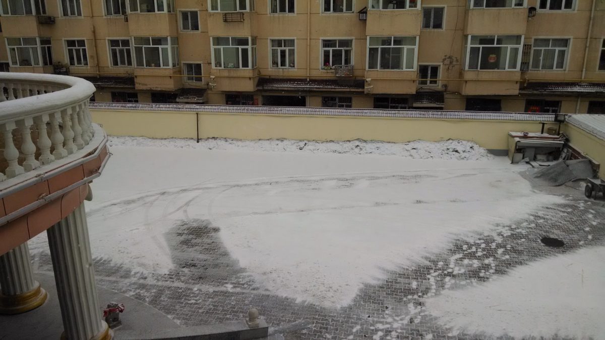 临走的早上发现鄂尔多斯下起了雪