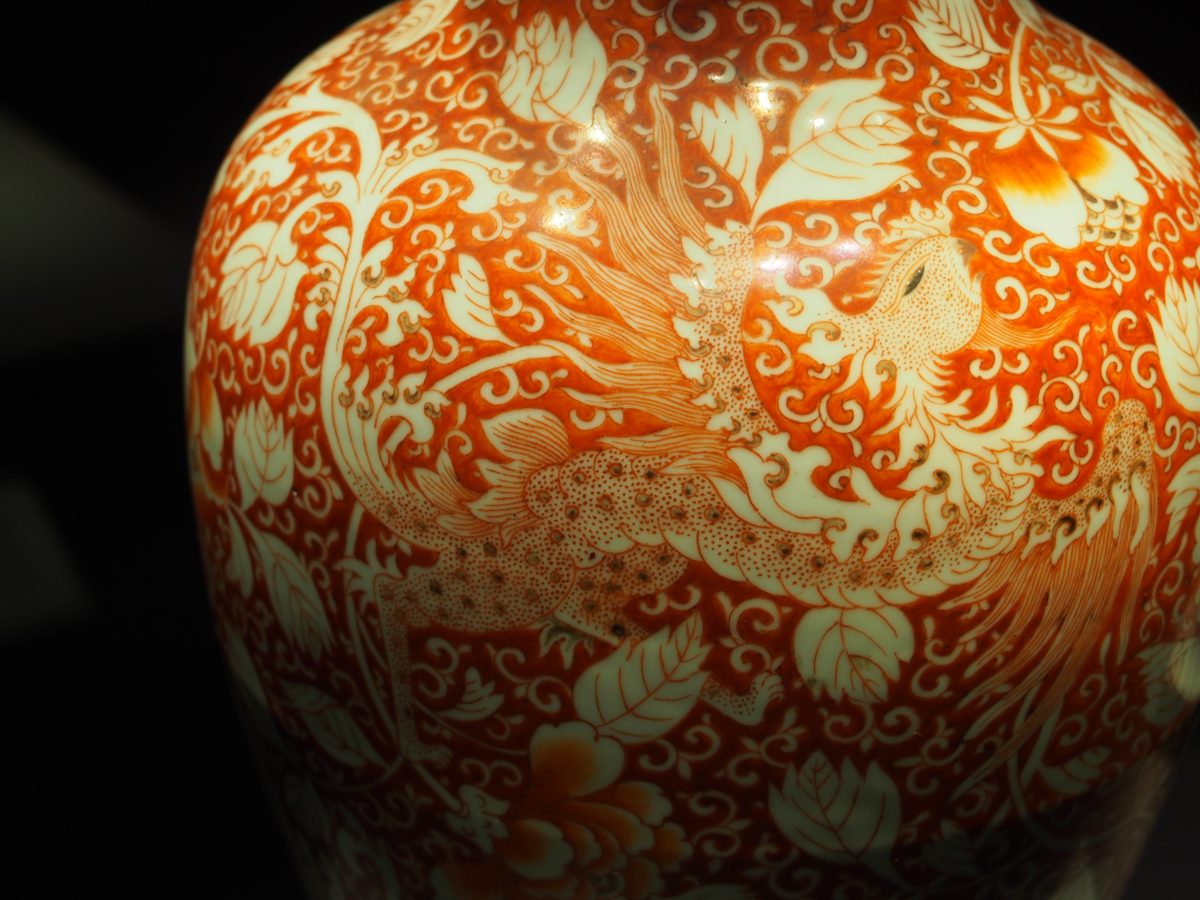 清代红釉花鸟纹瓶