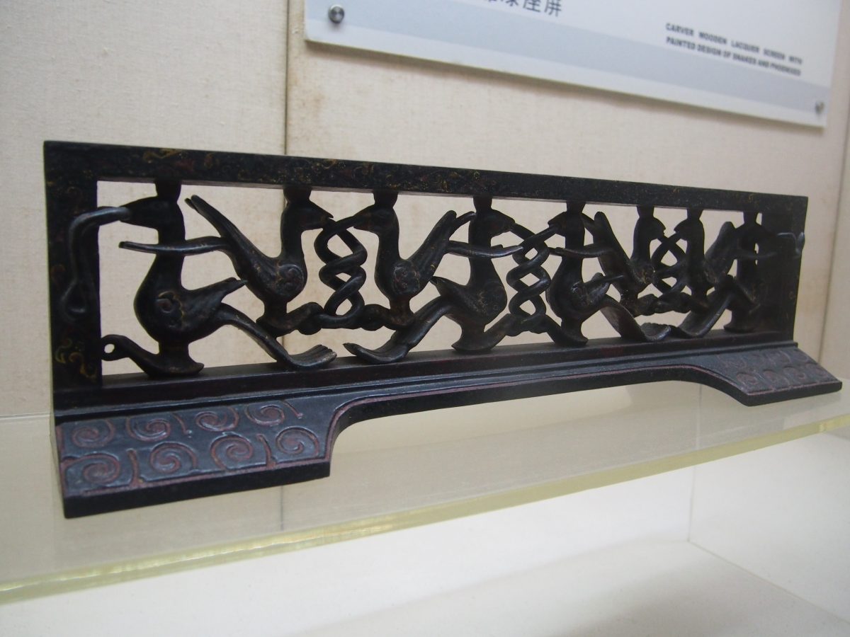 彩绘木雕漆座屏