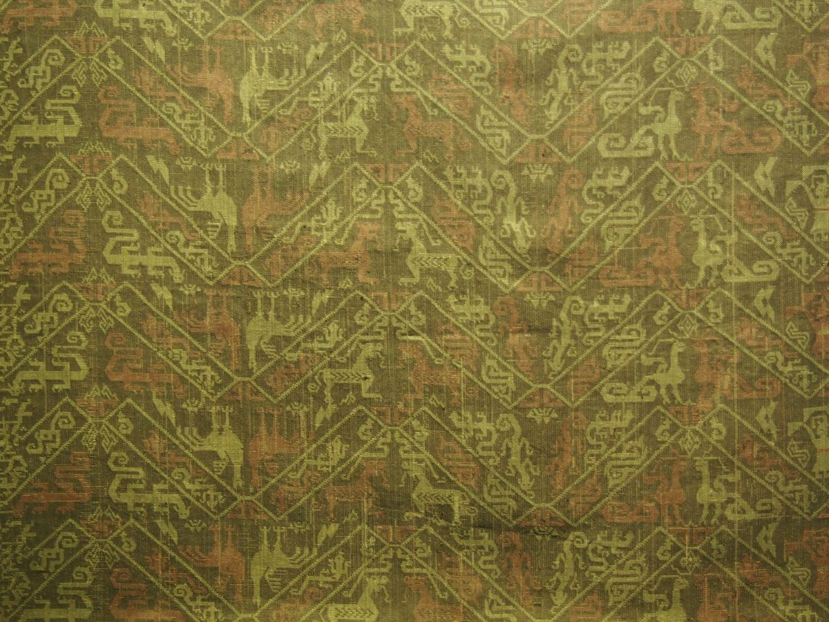 战国舞人动物纹锦