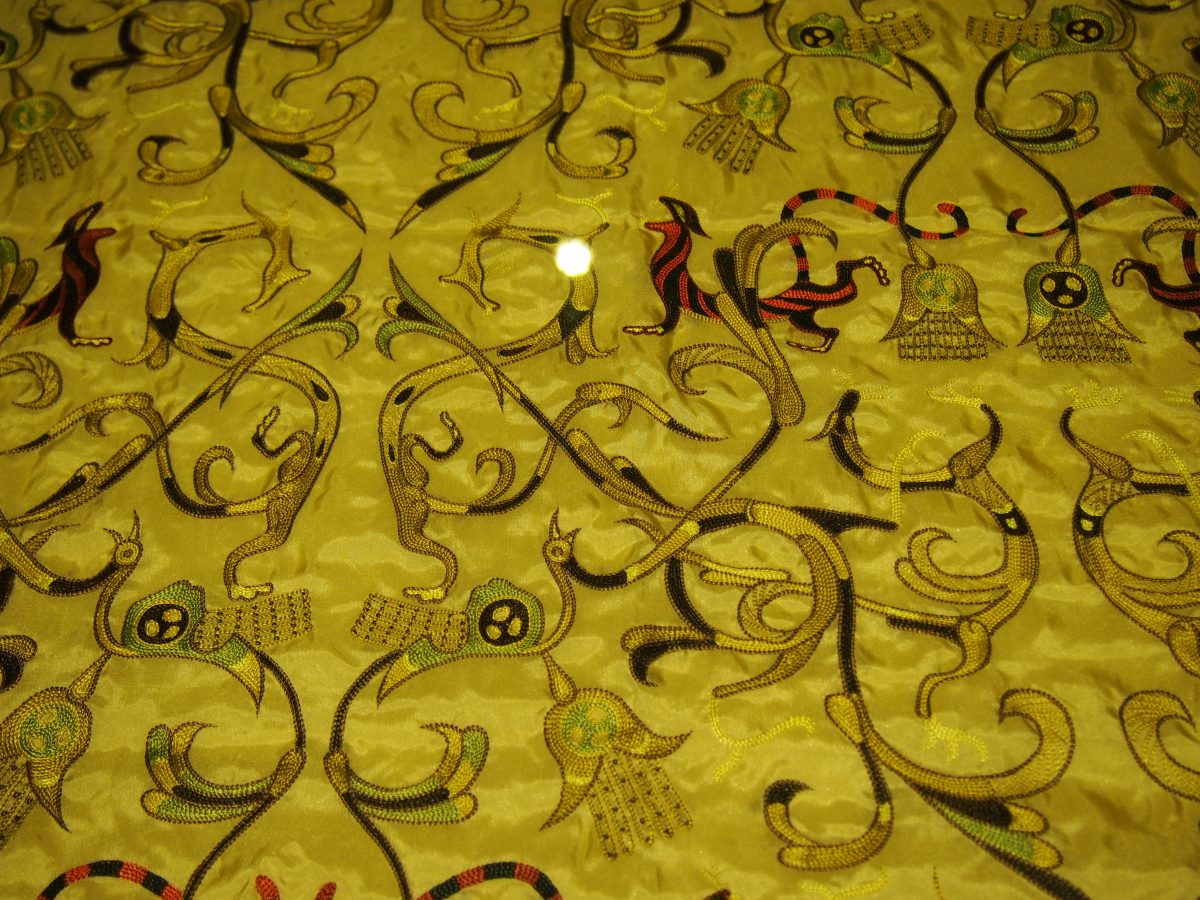 战国龙凤虎纹绣罗复制品