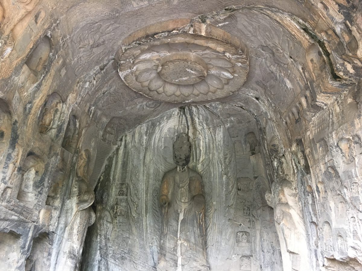 龙门石窟莲花洞