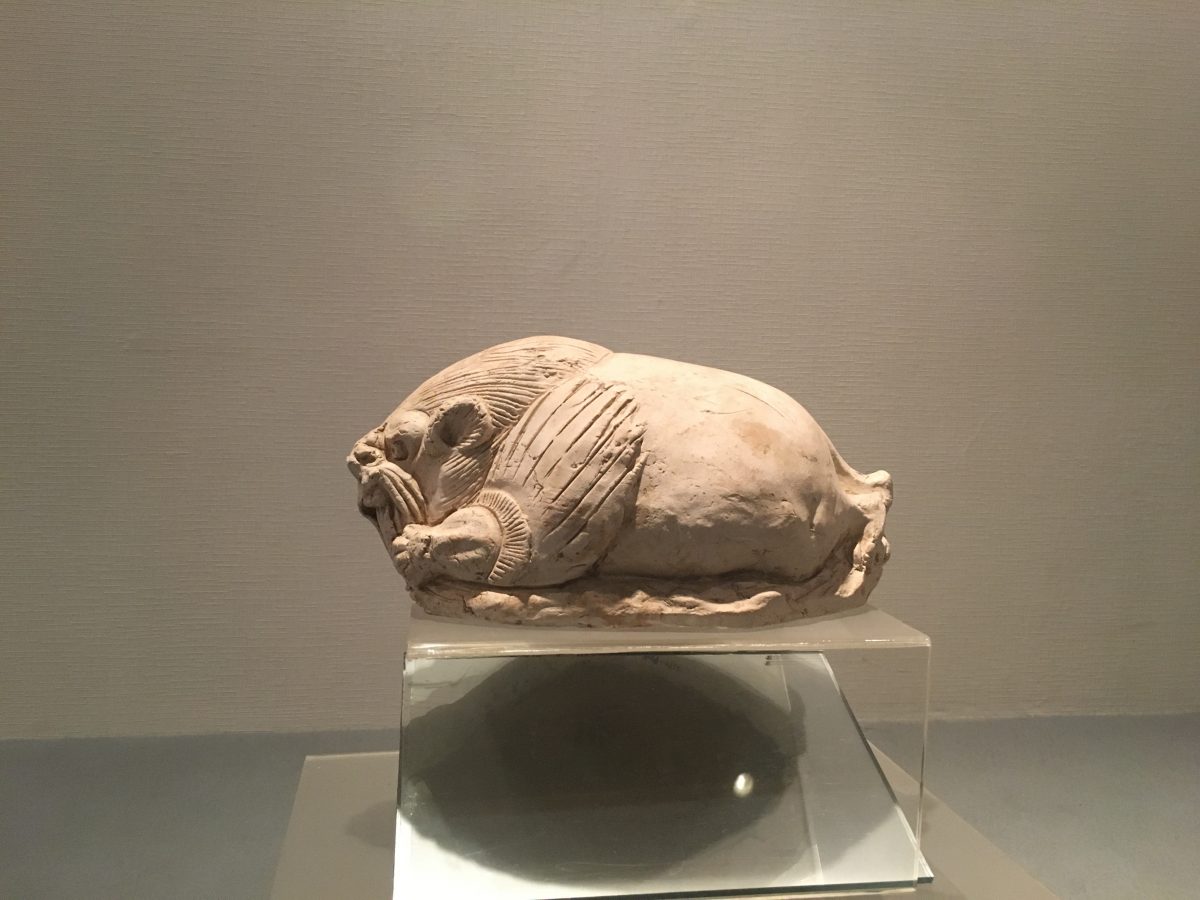 唐代彩绘地吞