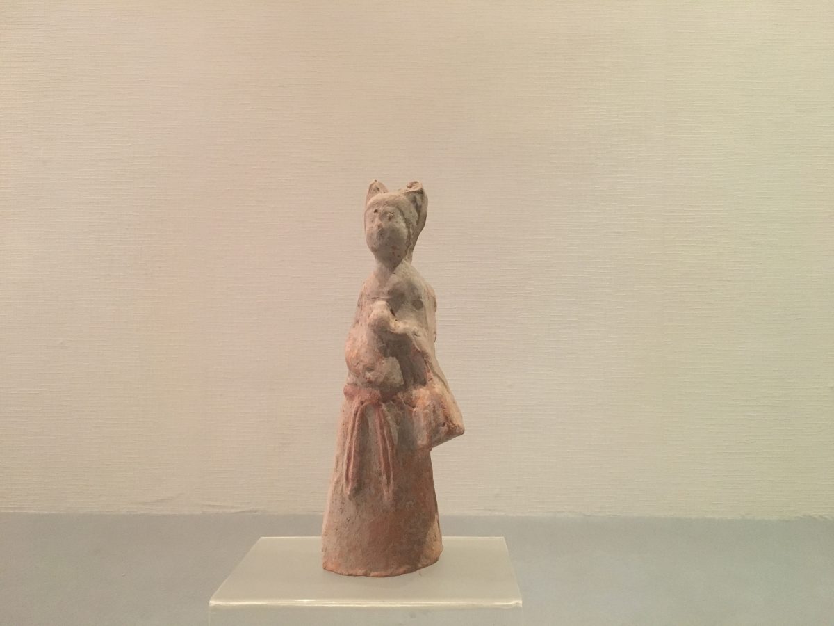 唐代挎包女陶俑