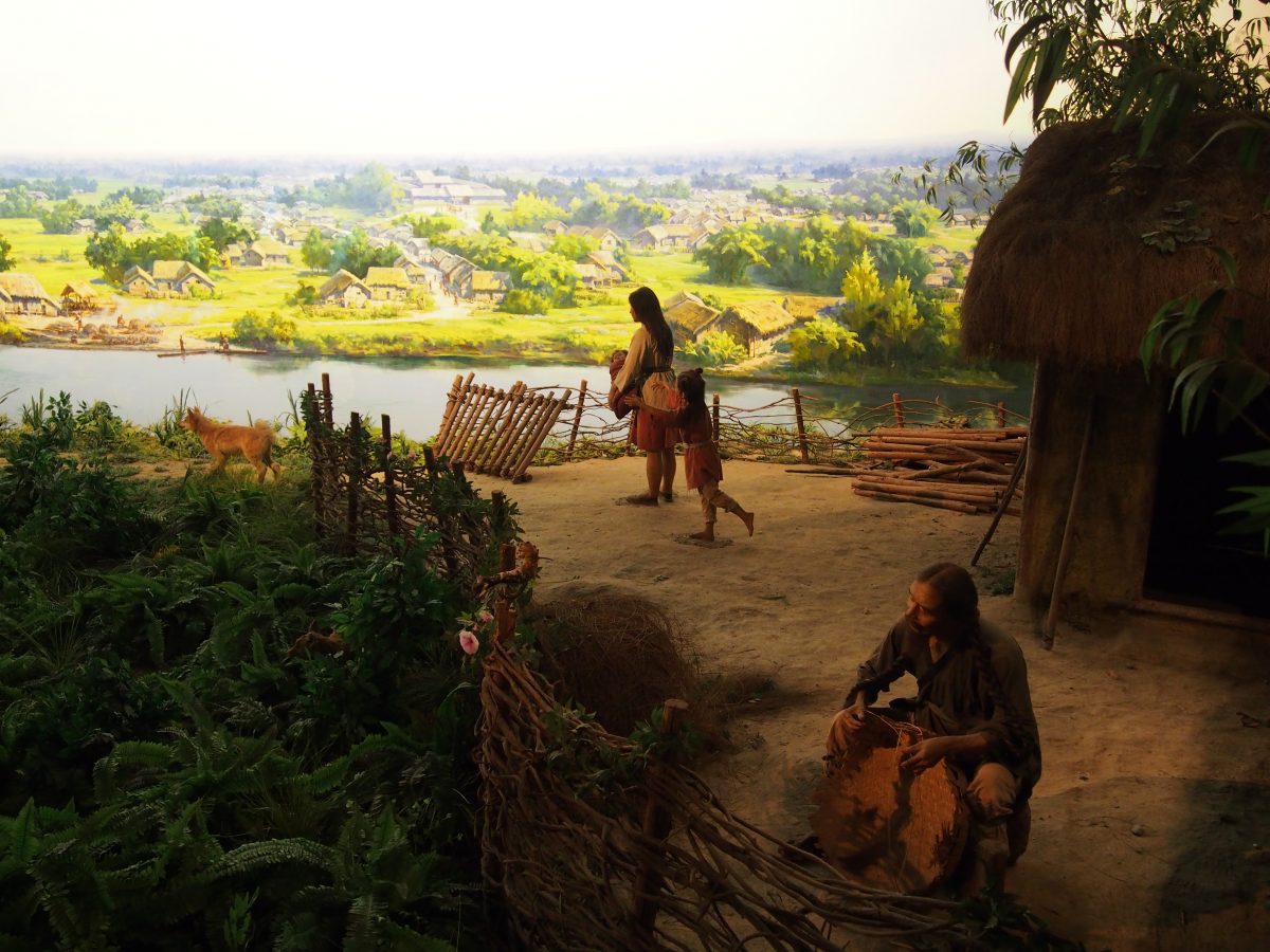 再现当时原住民的生活作息场景