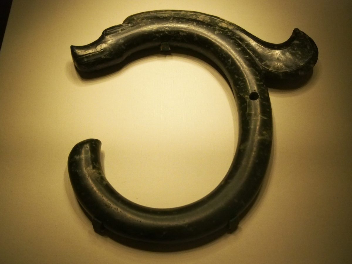 C形玉龙