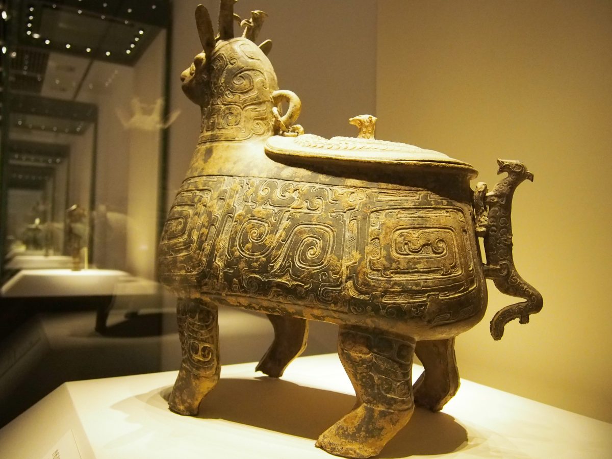 兽形青铜尊