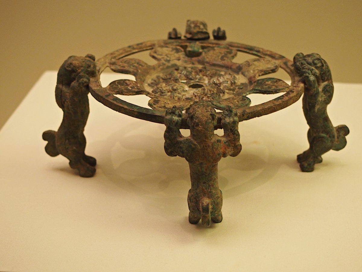 战国早期·虎足青铜器座