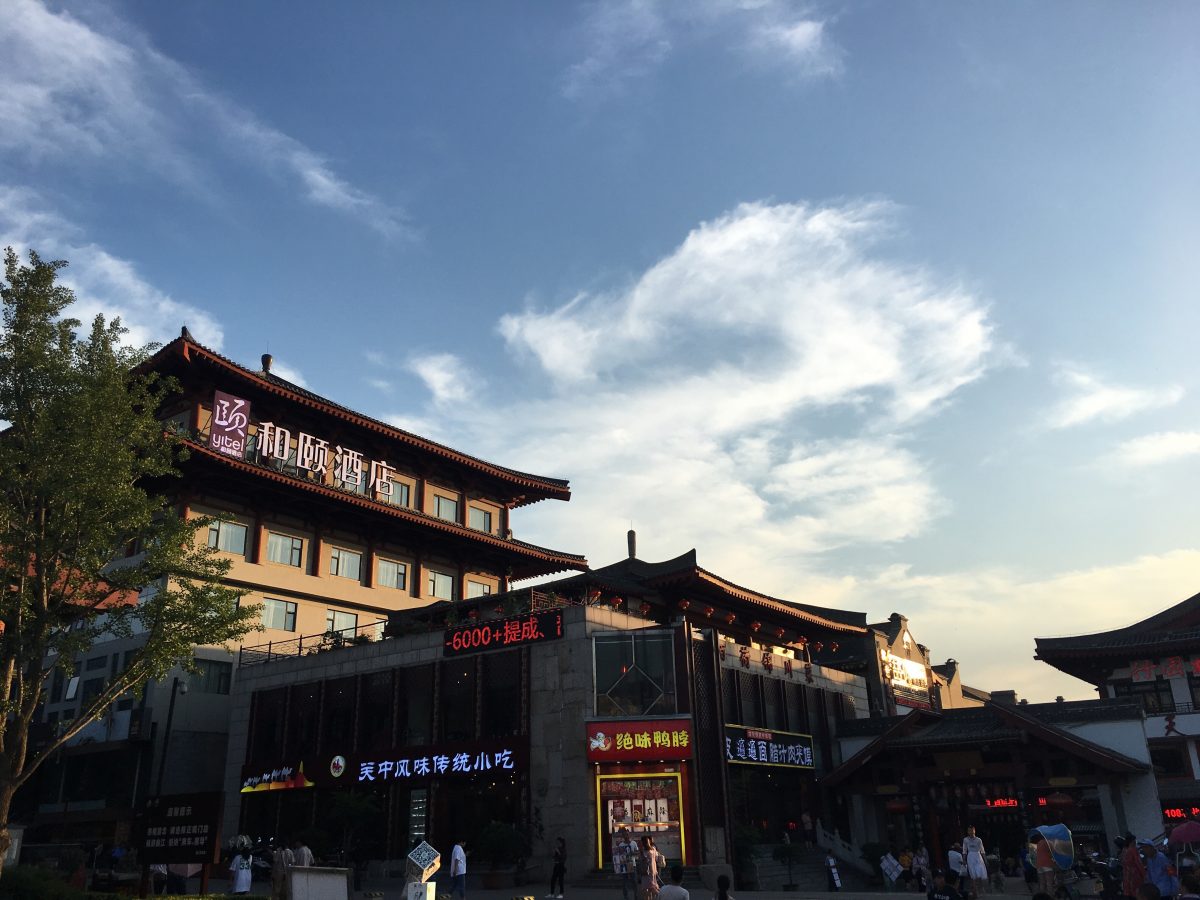 陕西·西安·大雁塔地铁站·夏天·黄昏