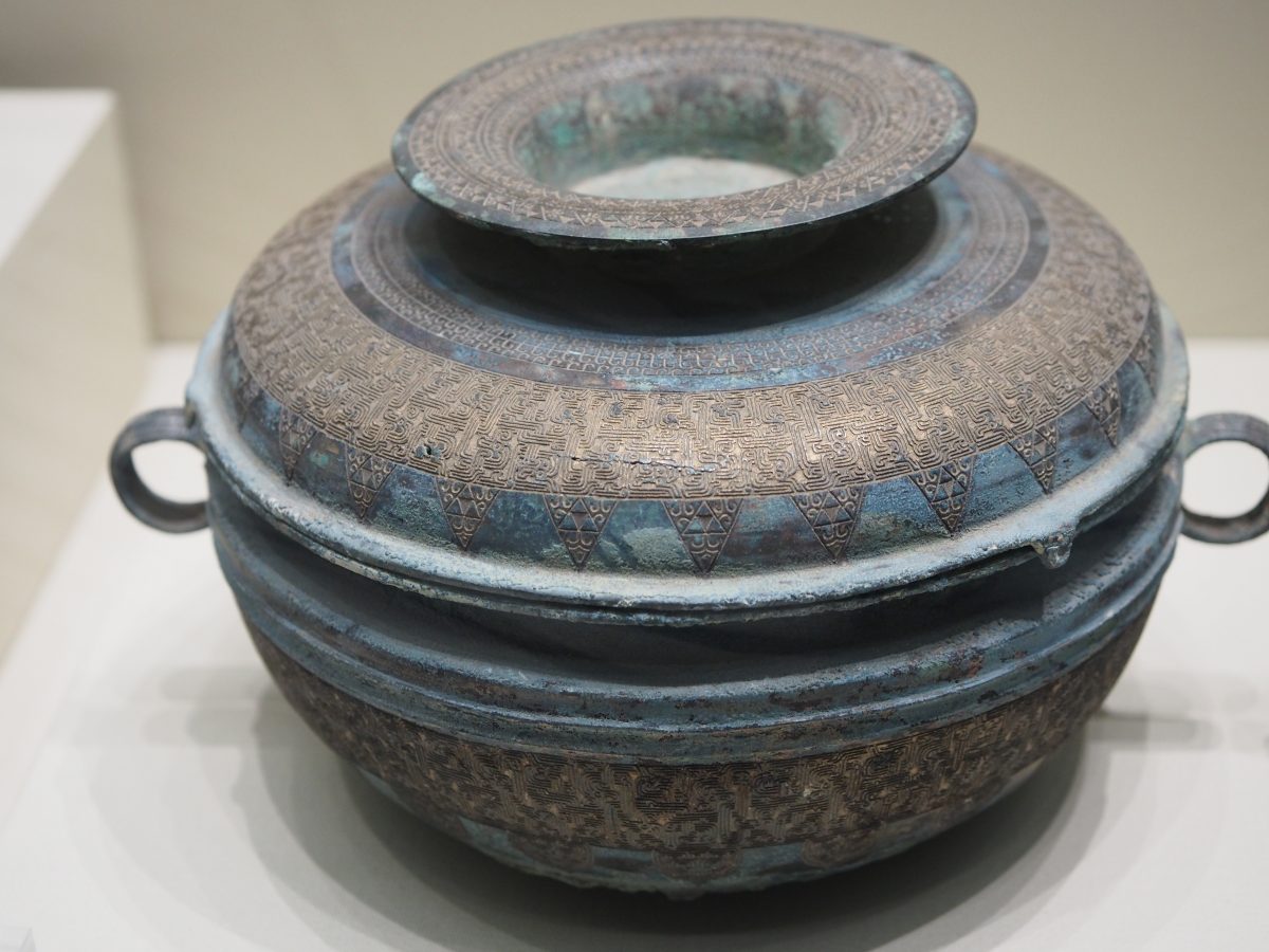 战国·蟠螭纹盦