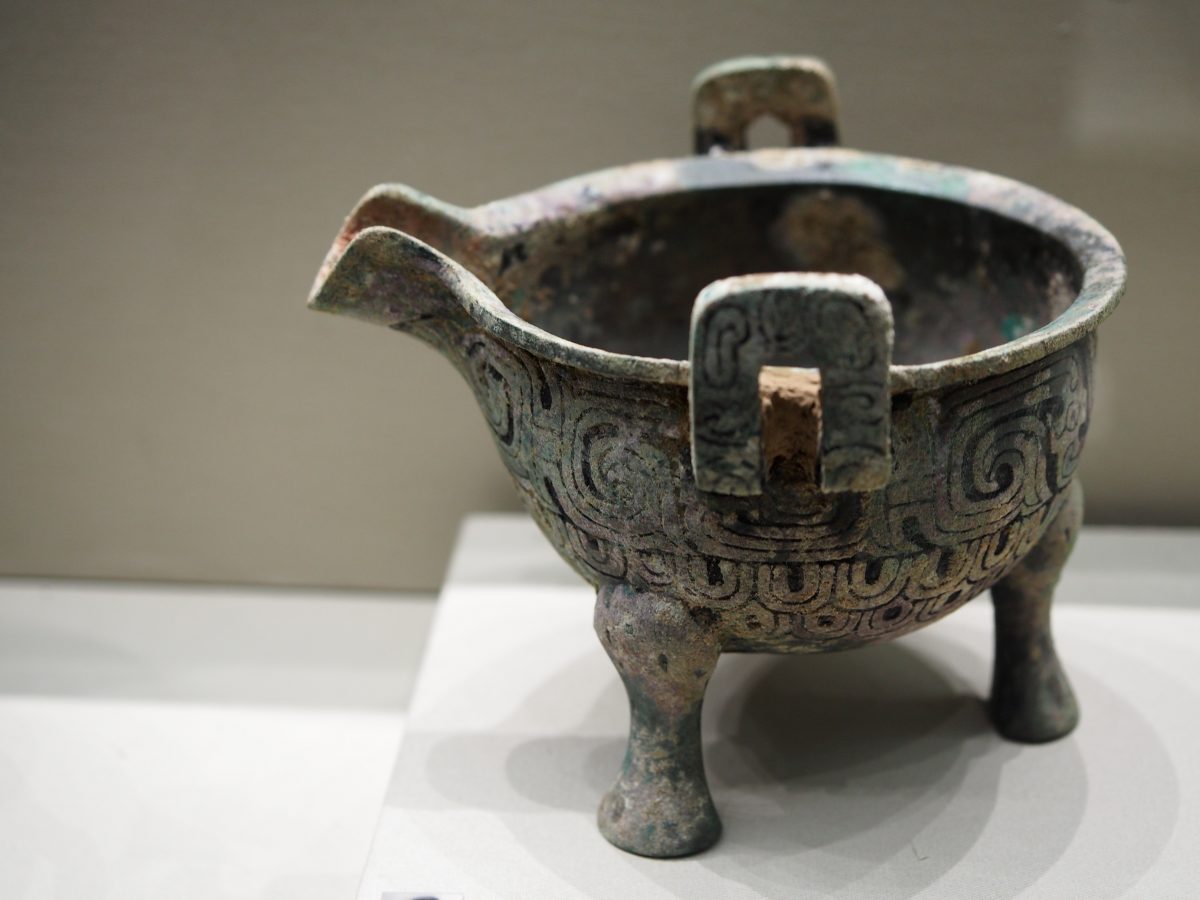 西周窃曲纹双耳匜鼎