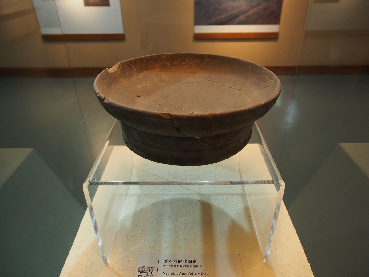 新石器陶盘