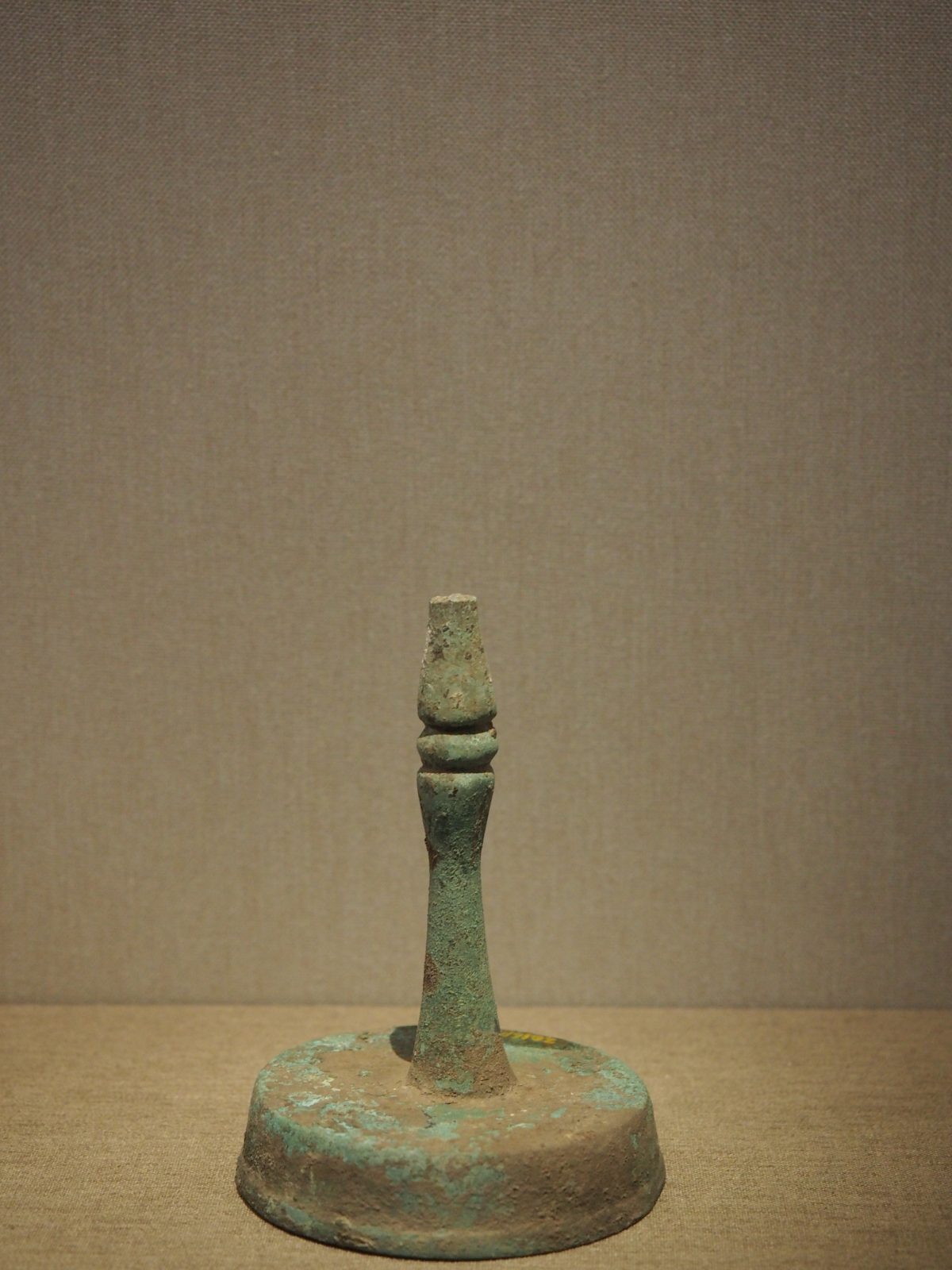 青铜烛台