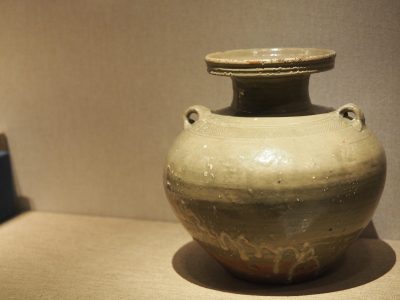 青瓷盘口壶