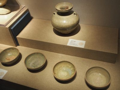 青瓷盘口壶、青瓷碗
