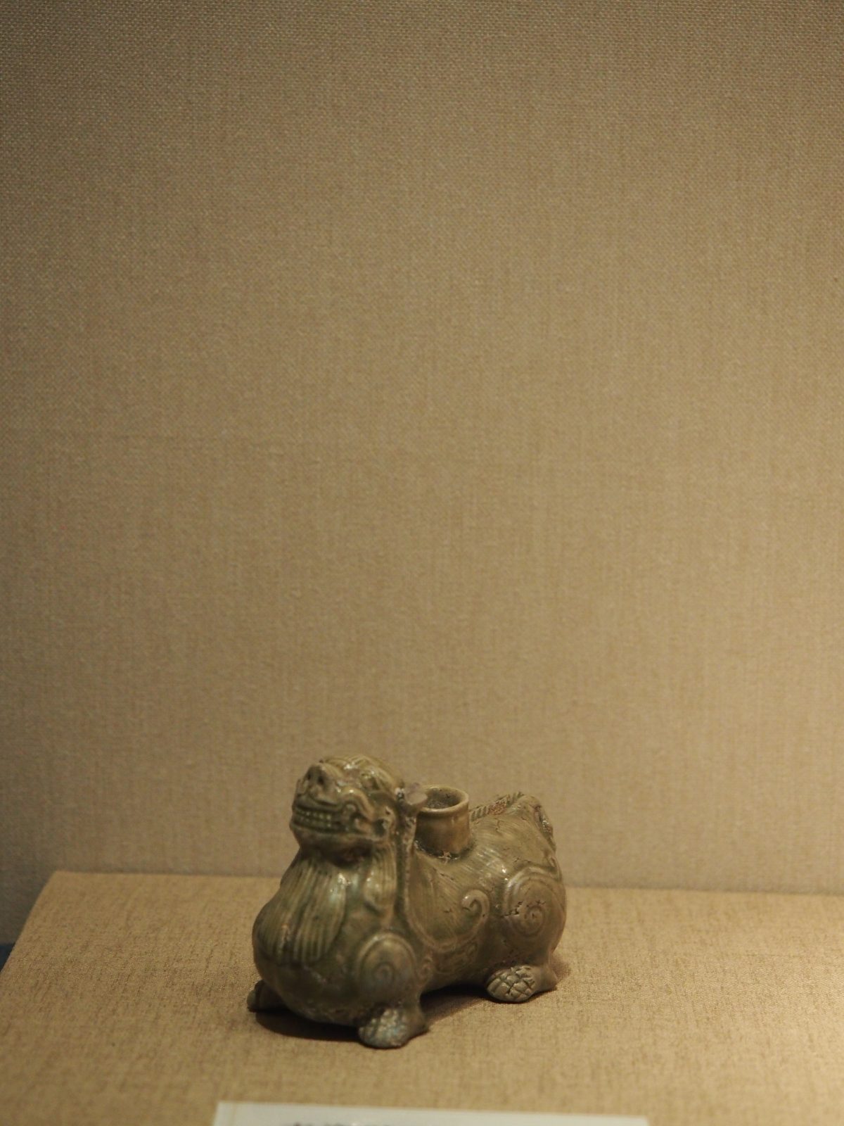青瓷辟邪烛台