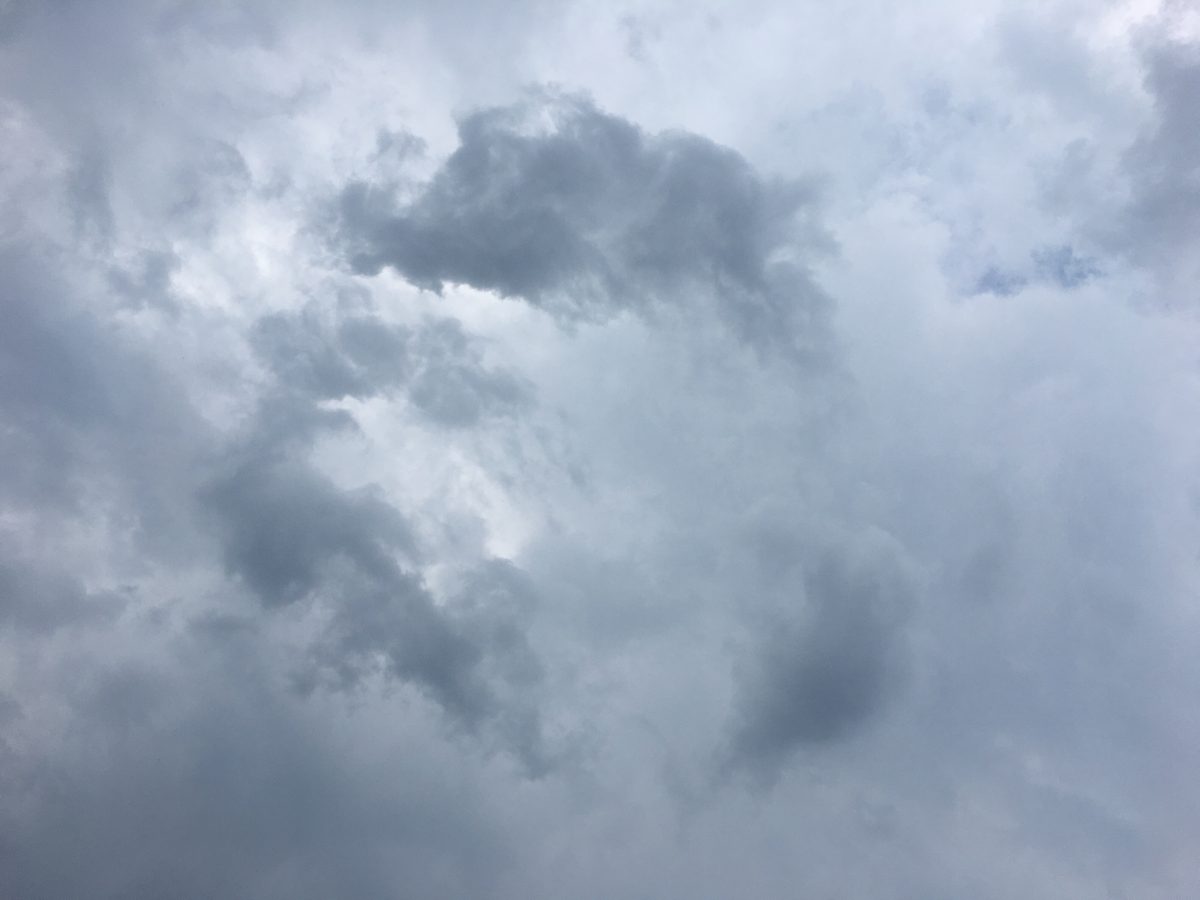 雨后的阴云