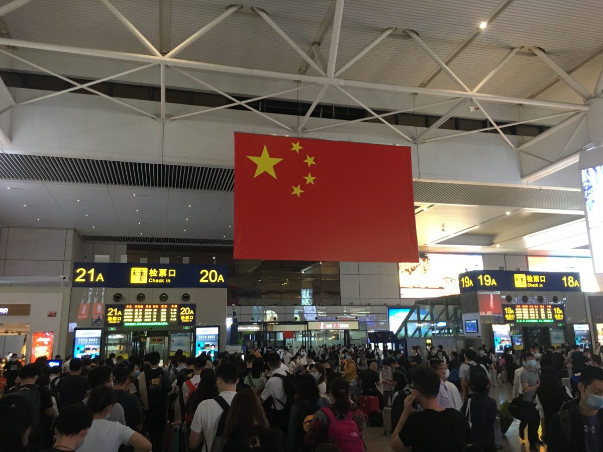 国庆长假·上海虹桥火车站·国旗