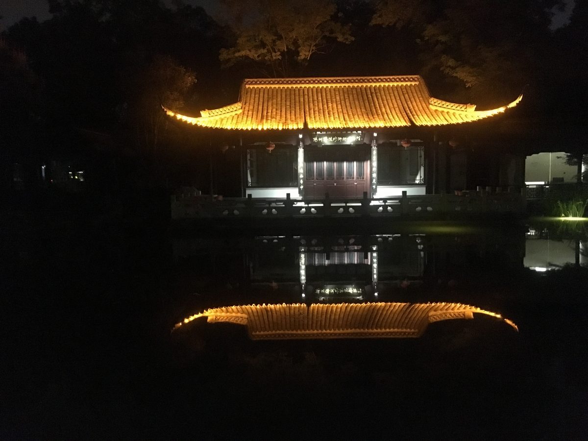 江苏·扬州·夜晚的瘦西湖边