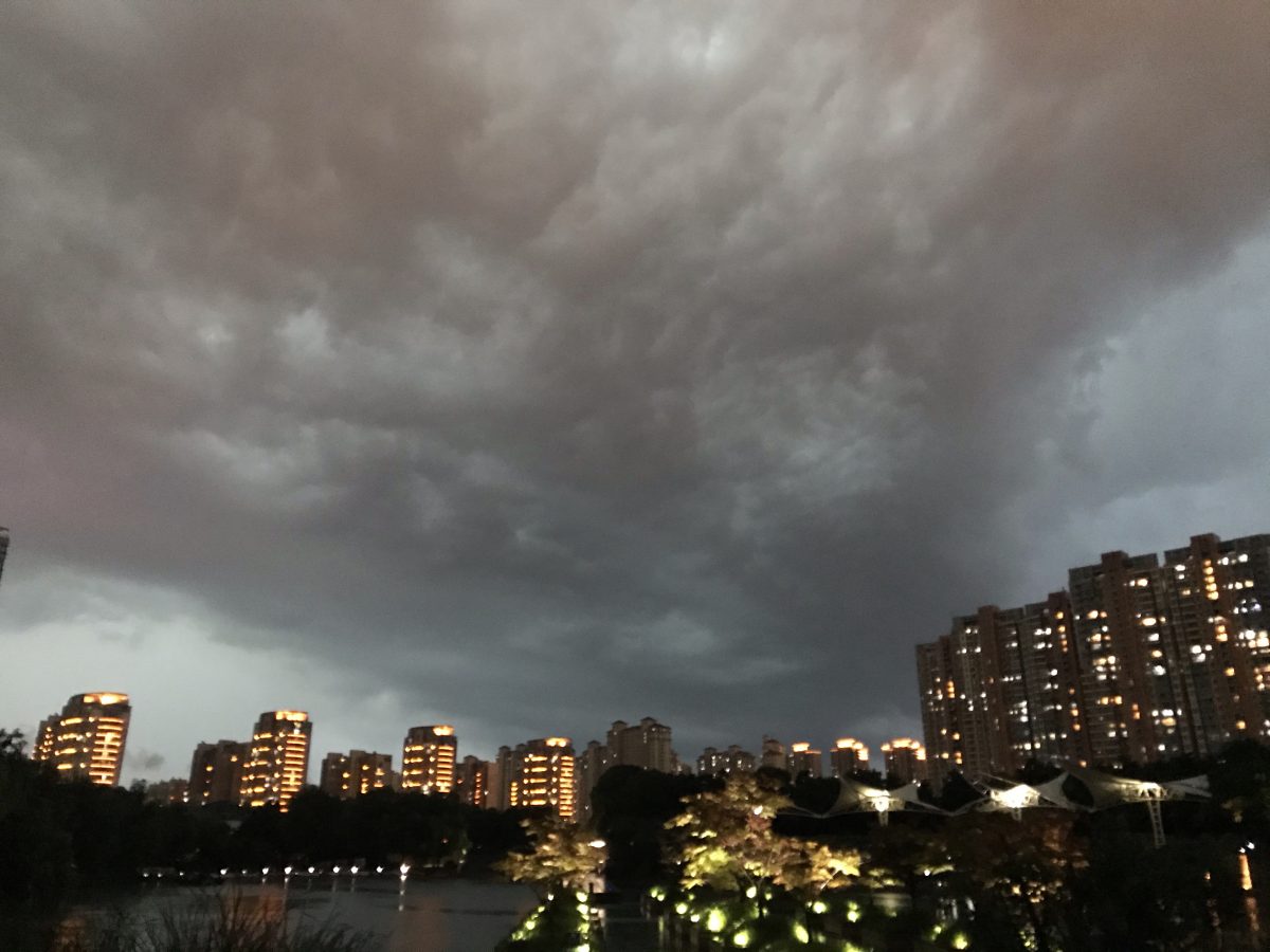 夏季·入夜·暴雨·乌云笼罩☁️