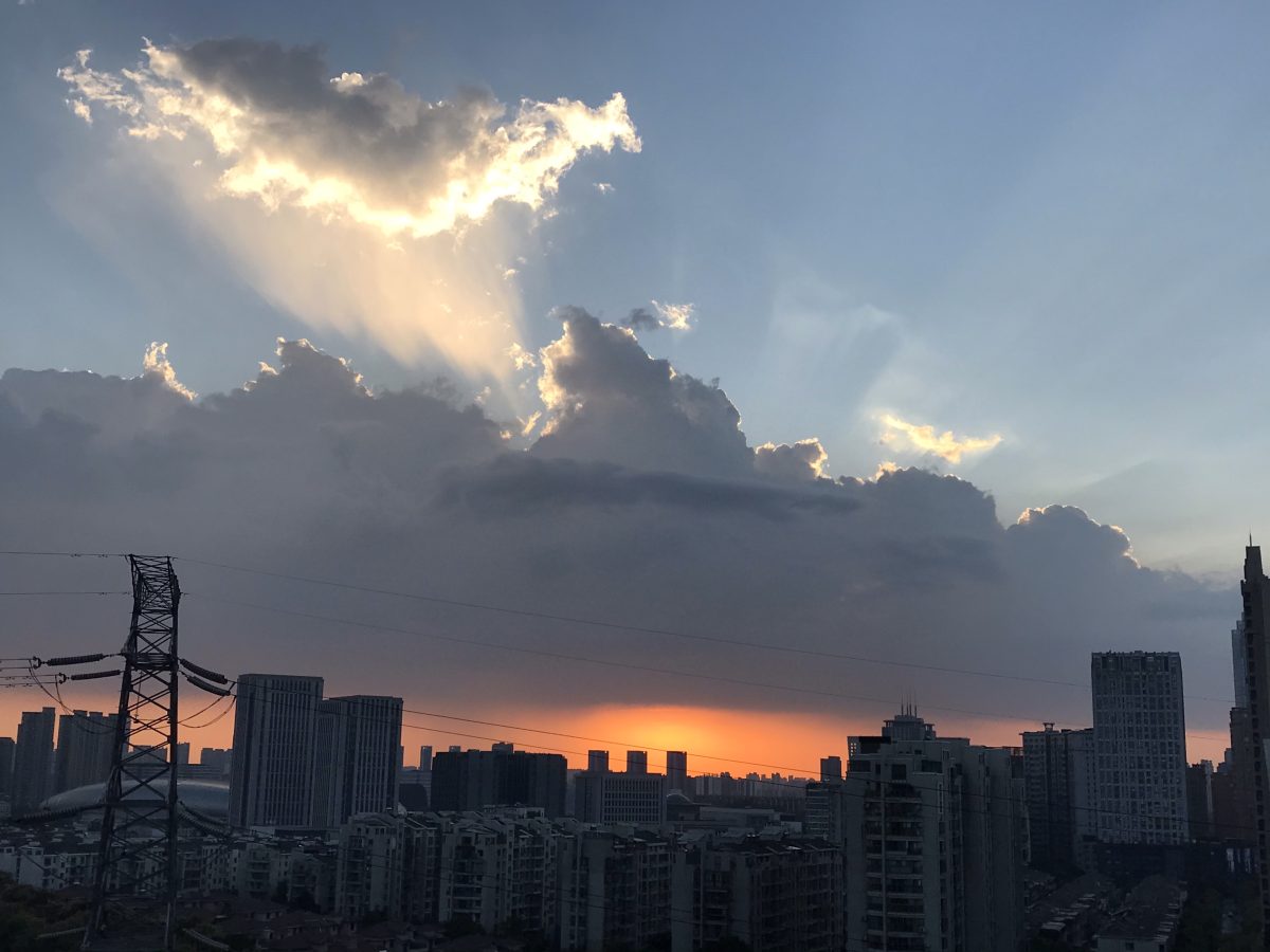 秋季·傍晚·雨后·夕阳·落日·云朵·霞光