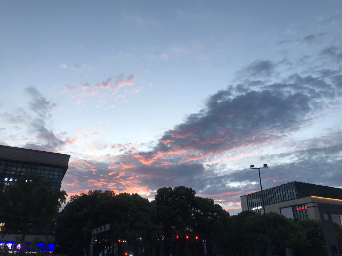 夏季·傍晚·天空·云彩·晚霞
