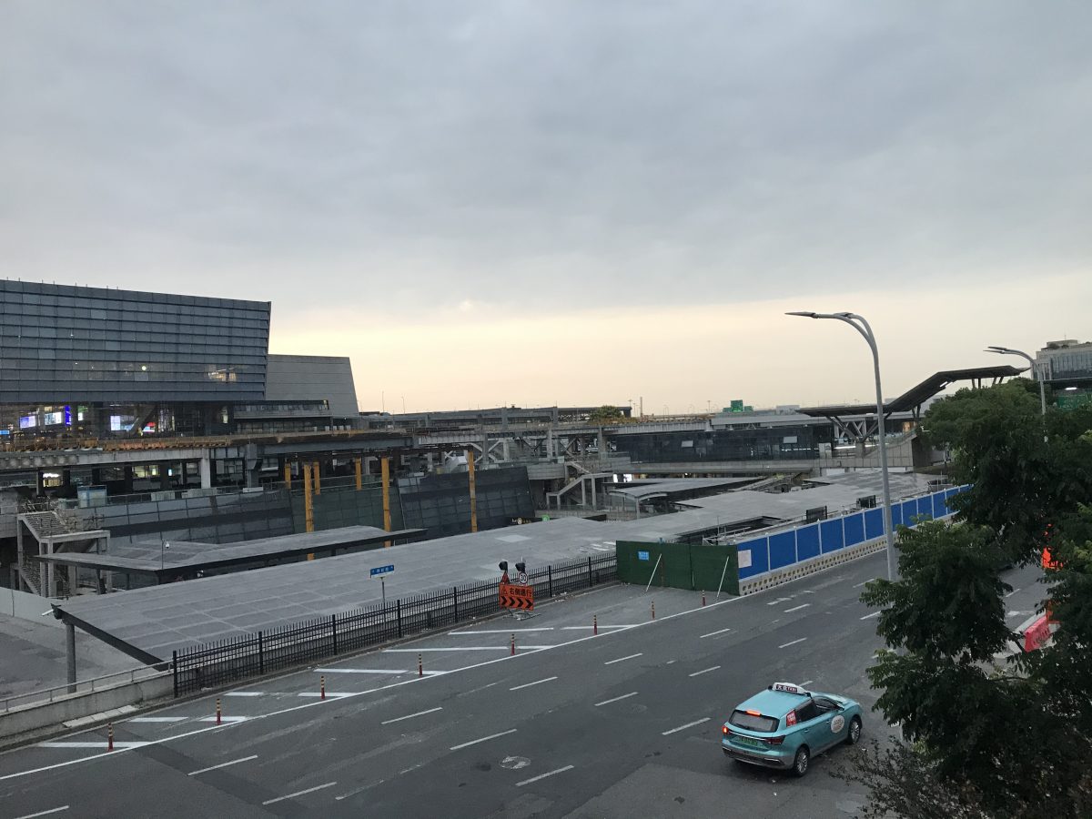 上海·秋季·清晨·虹桥火车站
