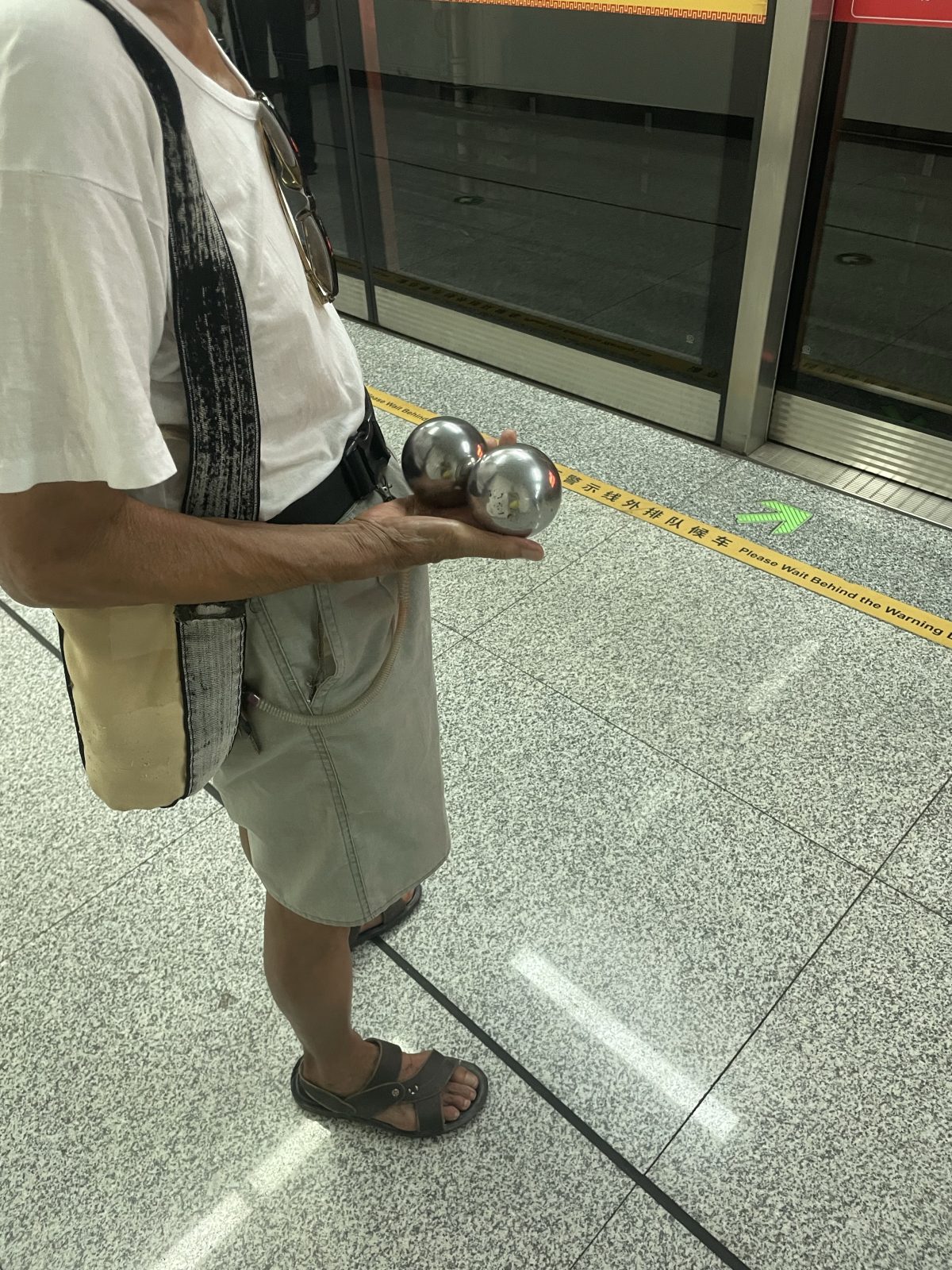 地铁·大爷·老人·铁蛋子